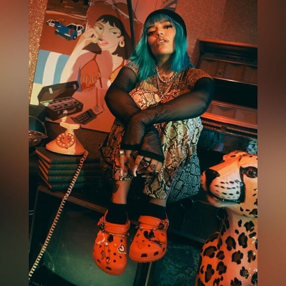 NWT Karol G x Crocs Collab Classic Clog Mens 10 / Women’s 12 Light Up - Picture 1 of 7